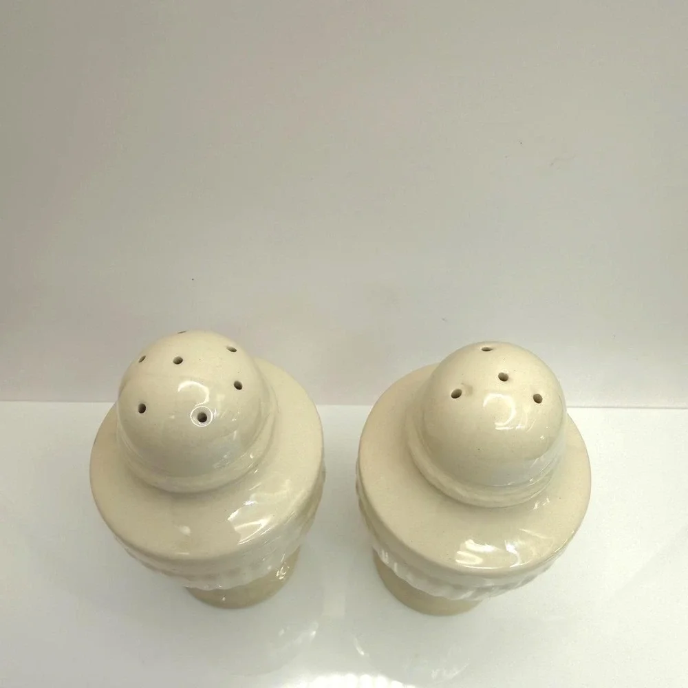 Wedgwood‎ Edme Salt & Pepper Shakers Creamware England Vintage Set
